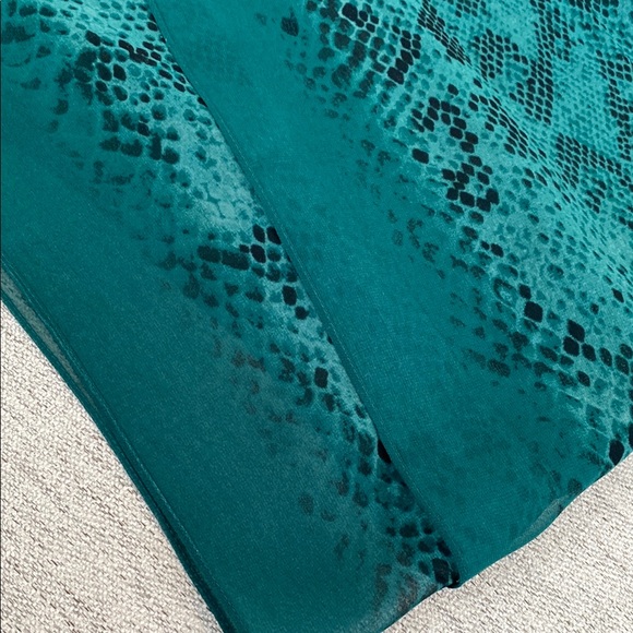 WHBM Green Snake Print Scarf - Picture 7 of 8